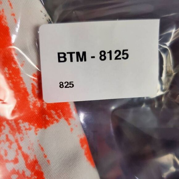 Under Armour HeatGear Compression Capri Leggings Women’s Size SM Black Orange Pr - Picture 5 of 5